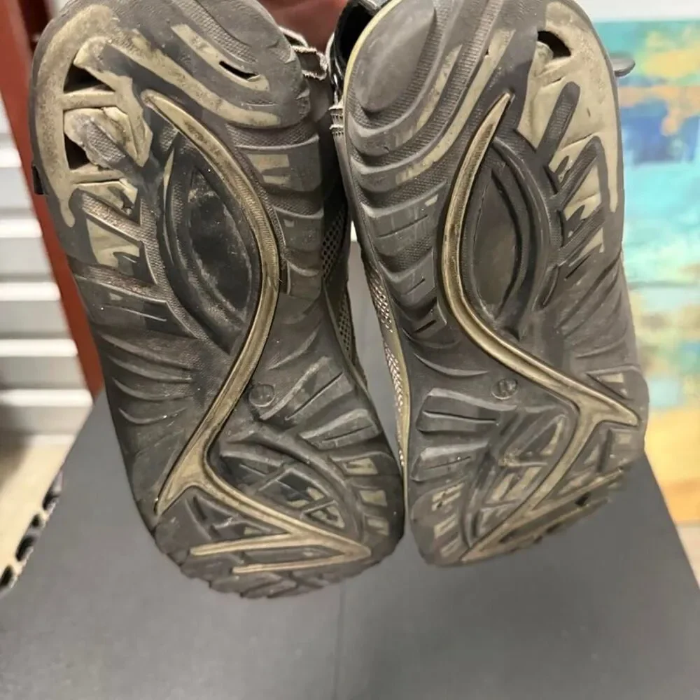 Mossimo Men's Grey and Black Sandals